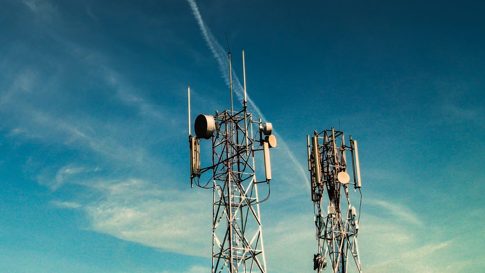 آموزش راهاندازی اینترنت وایرلس رادیویی و نکات فنی نصب لینکهای بیرونی شرکت ارتباطات دوربرد مقایسه-آنتن-دیش-و-سکتور