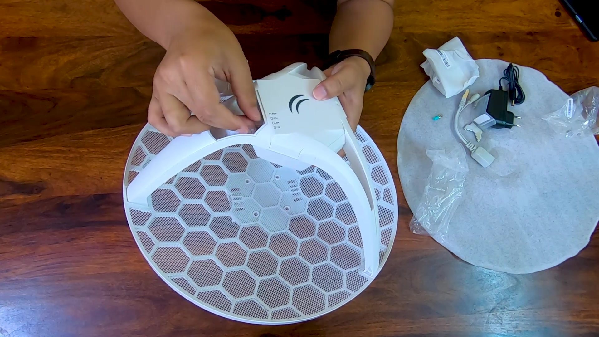 آموزش راهاندازی اینترنت وایرلس رادیویی و نکات فنی نصب لینکهای بیرونی شرکت ارتباطات دوربرد تنظیمات-وایرلس-رادیو-میکروتیک